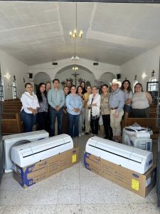 Entrega de 2 minisplits de 2 toneladas