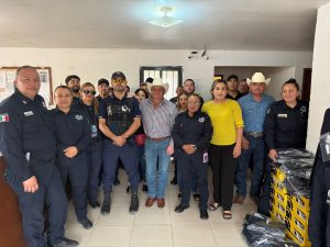 Entrega de uniformes de Policia Municipal