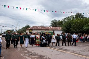 esfile tradicional con motivo de la conmemoración de la Independencia de México en la localidad de Esqueda