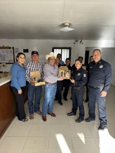 ENTREGA DE EQUIPO DE RADIOCOMUNICACIÓN AL DEPARTAMENTO DE SEGURIDAD PÚBLICA Y TRÁNSITO MUNICIPAL