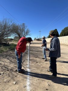 Construcción de guarnición en la avenida Morelos, en Esqueda